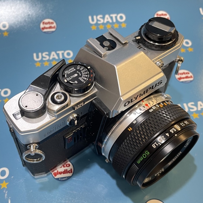 USATO: Olympus OM10 con Zuiko 50mm luminoso